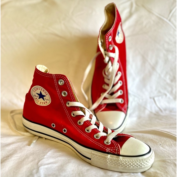 💕👟EUC Red “Hightop” Converse in size 10 - Picture 1 of 8